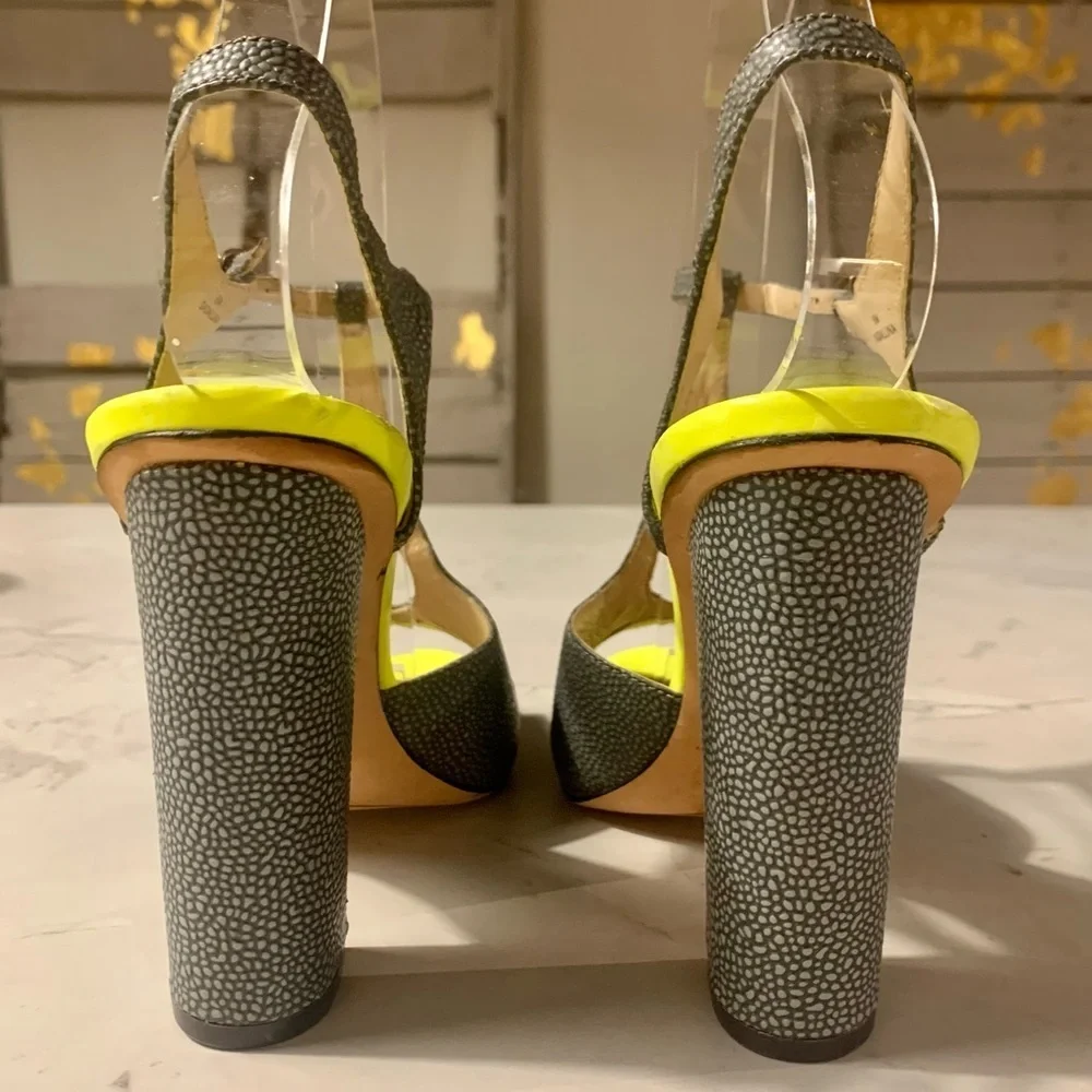 Joan & David Dadallina Gray Yellow Textured Leather T-Strap Peep Toe Sandal Sz 6